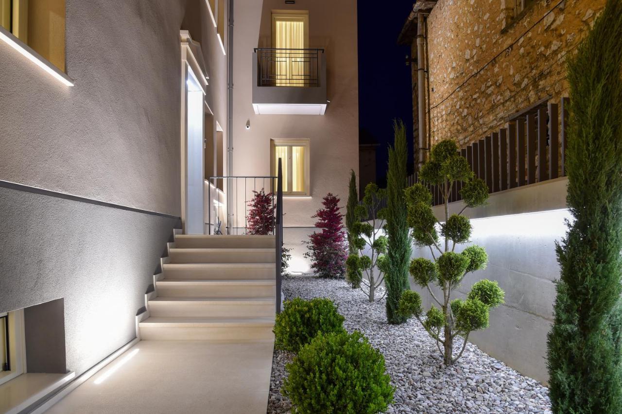 Zalo Urban Living Spaces ヨアニナ エクステリア 写真